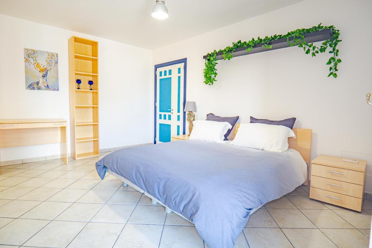 Castle Living Apartment Катания Екстериор снимка