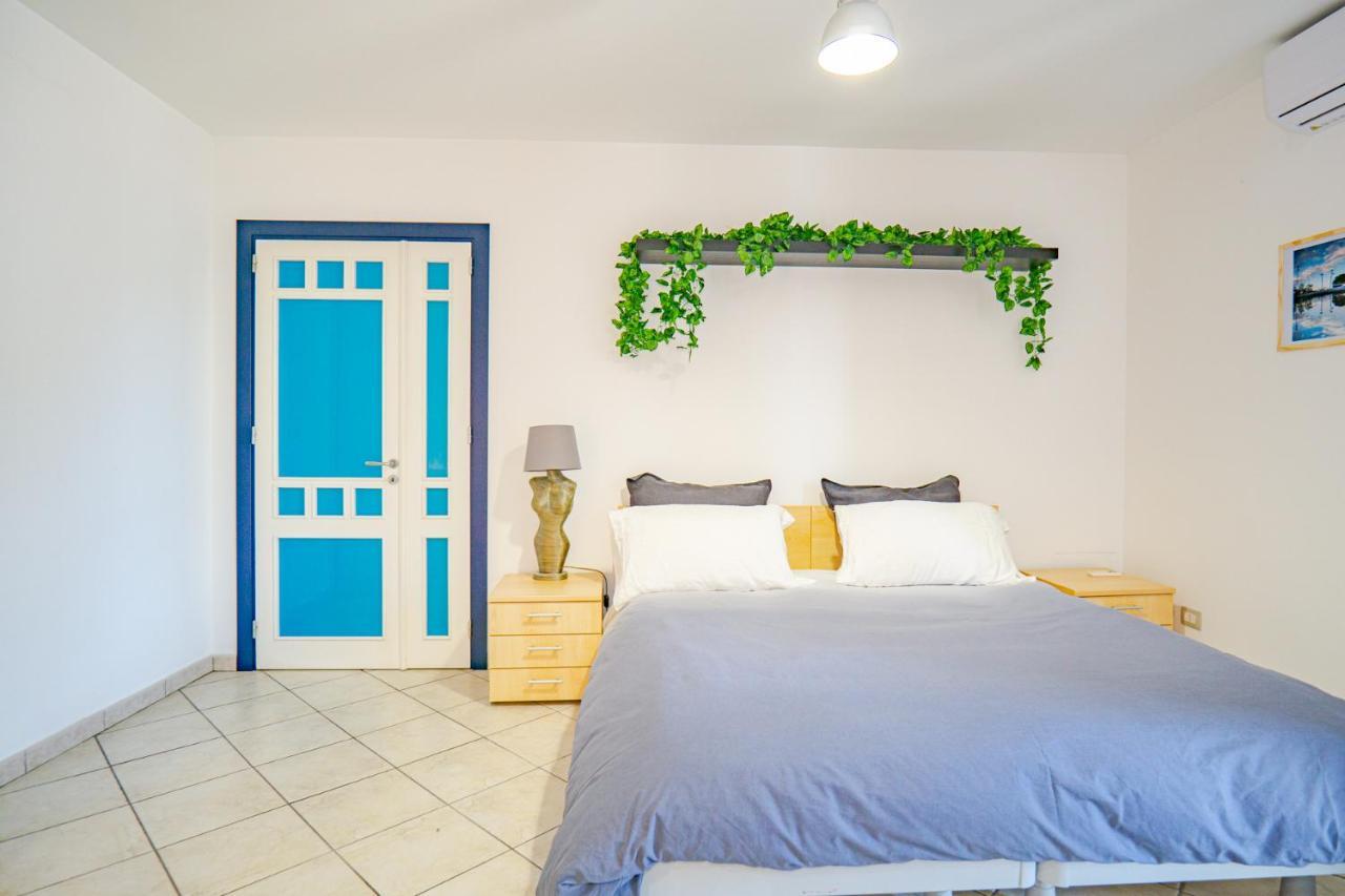 Castle Living Apartment Катания Екстериор снимка