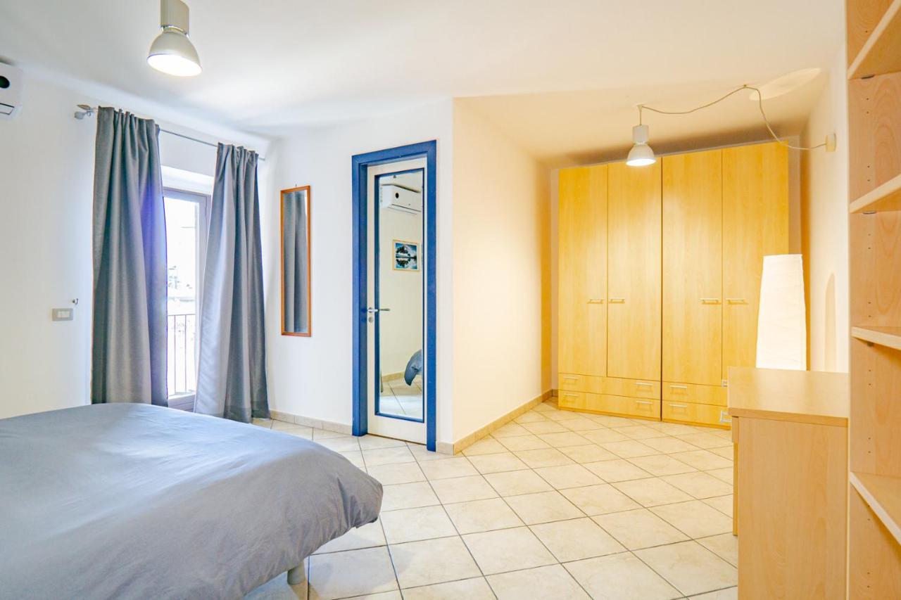 Castle Living Apartment Катания Екстериор снимка