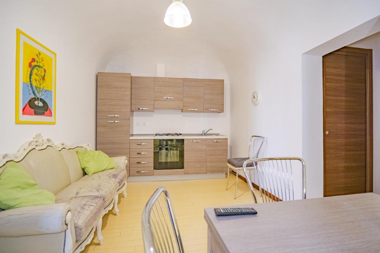 Castle Living Apartment Катания Екстериор снимка