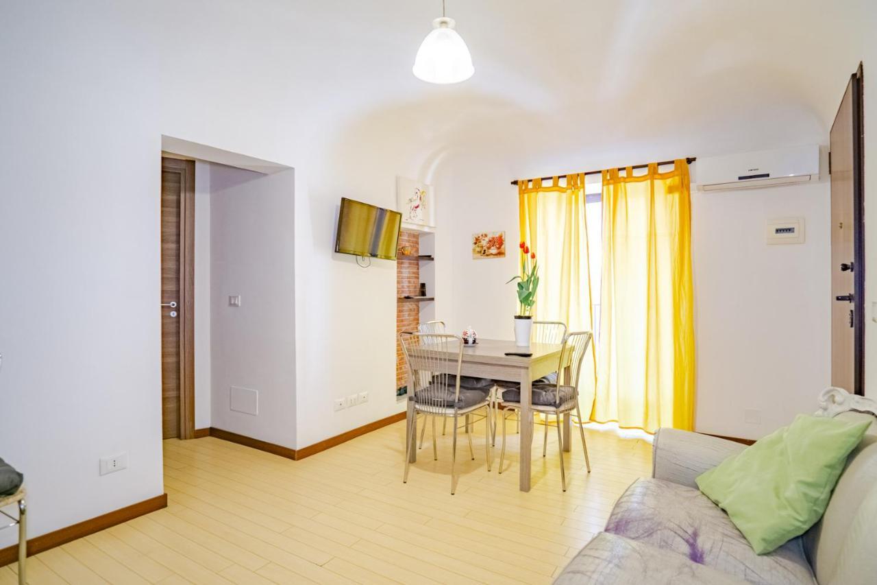 Castle Living Apartment Катания Екстериор снимка
