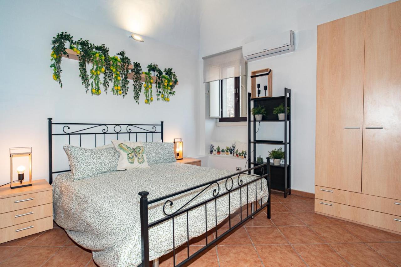 Castle Living Apartment Катания Екстериор снимка