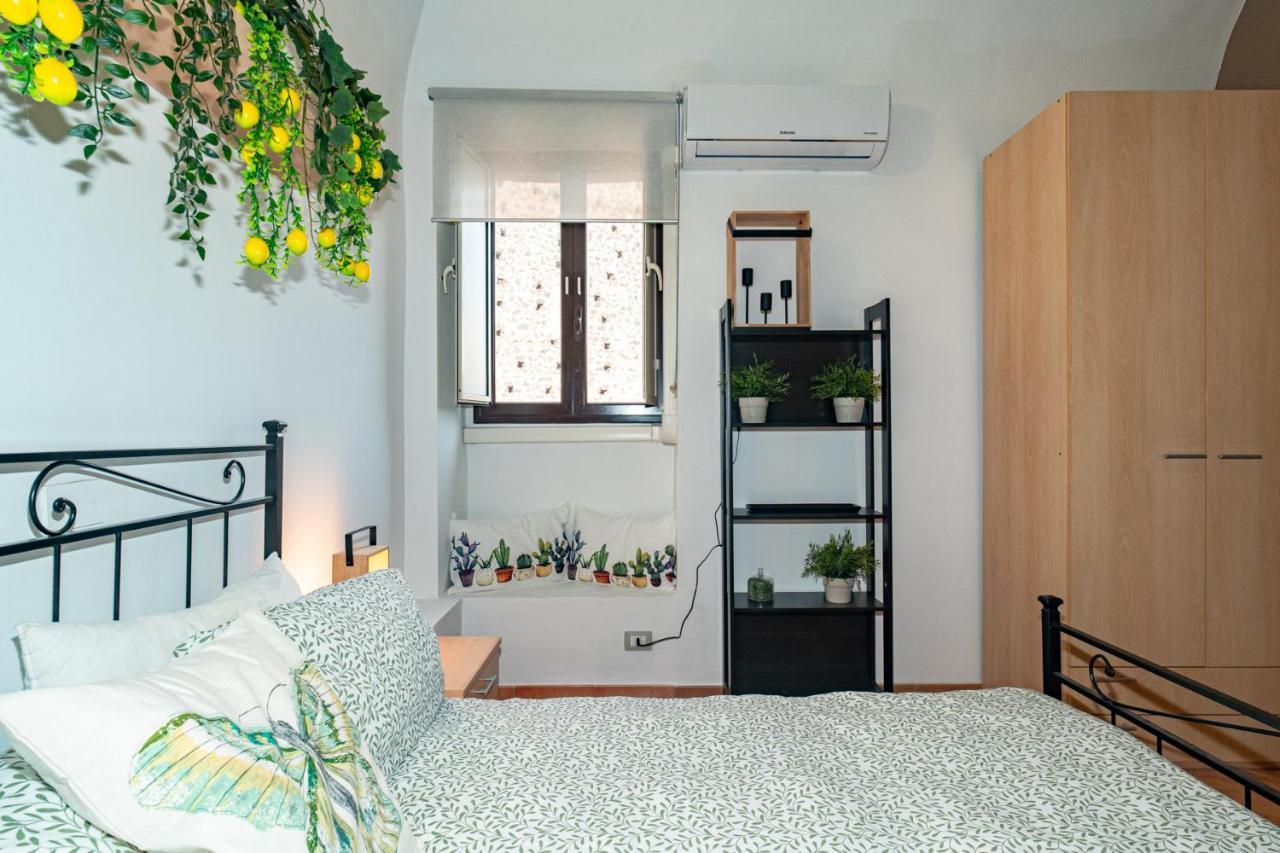 Castle Living Apartment Катания Екстериор снимка