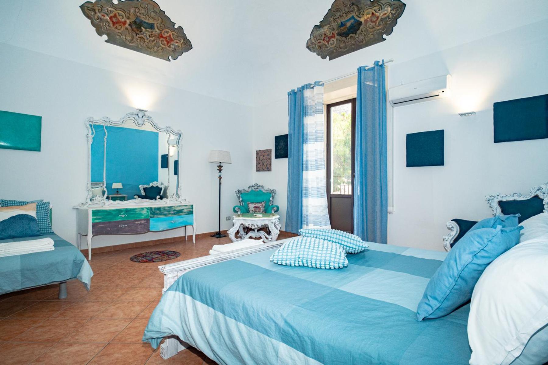 Castle Living Apartment Катания Екстериор снимка