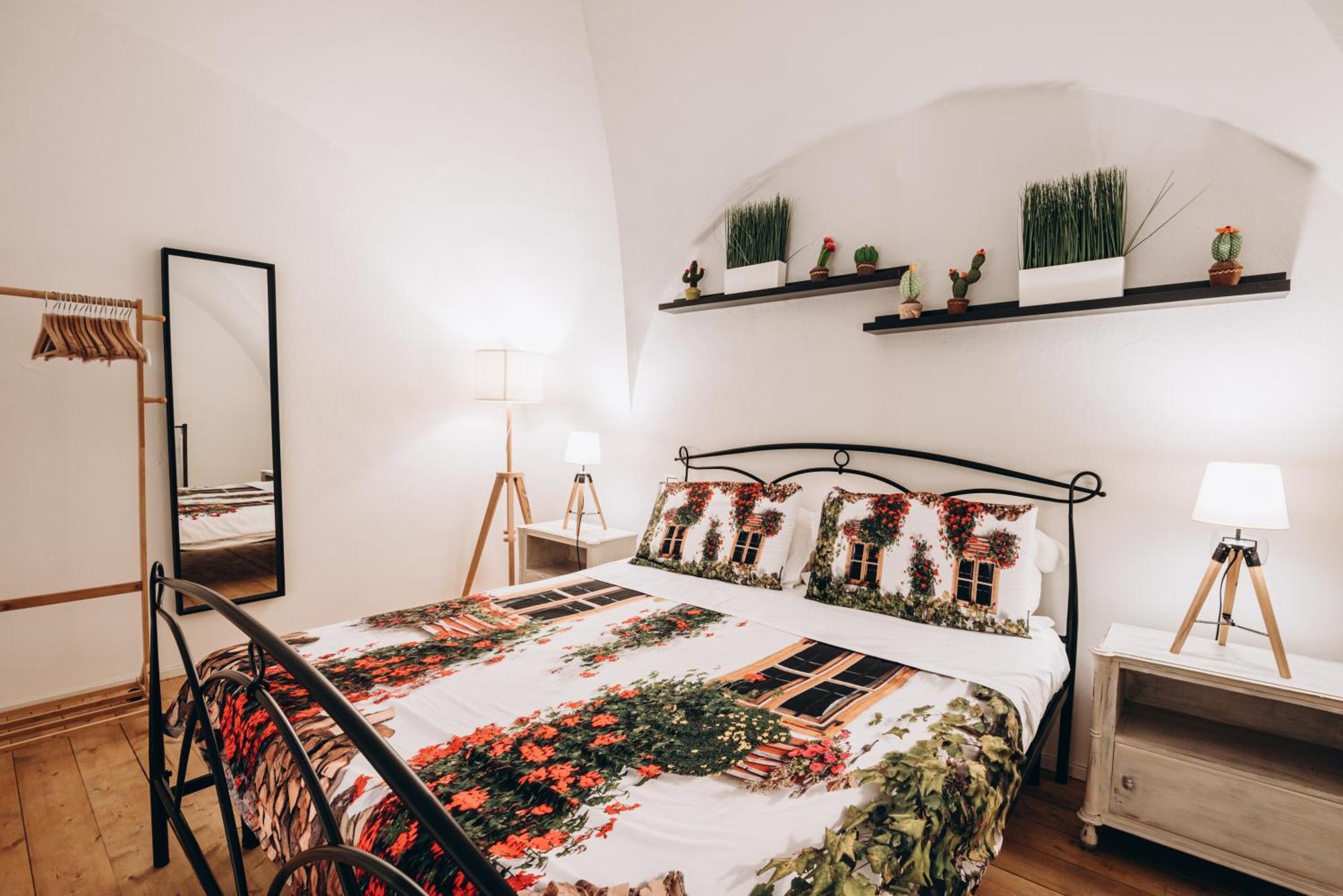 Castle Living Apartment Катания Екстериор снимка