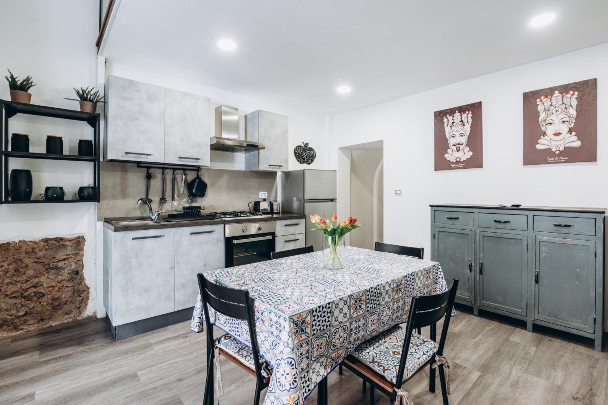 Castle Living Apartment Катания Екстериор снимка